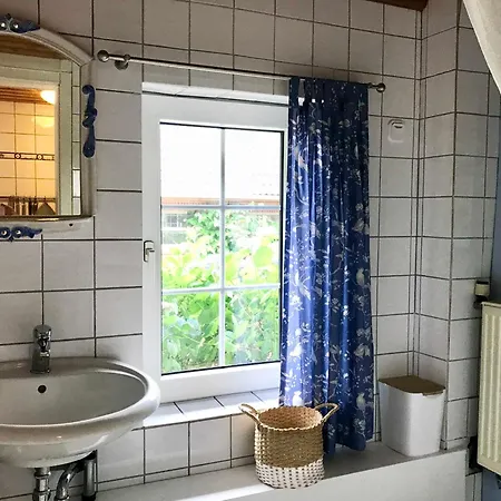 Semesterbostad Reetdachkaten In Schuby, Ostsee *